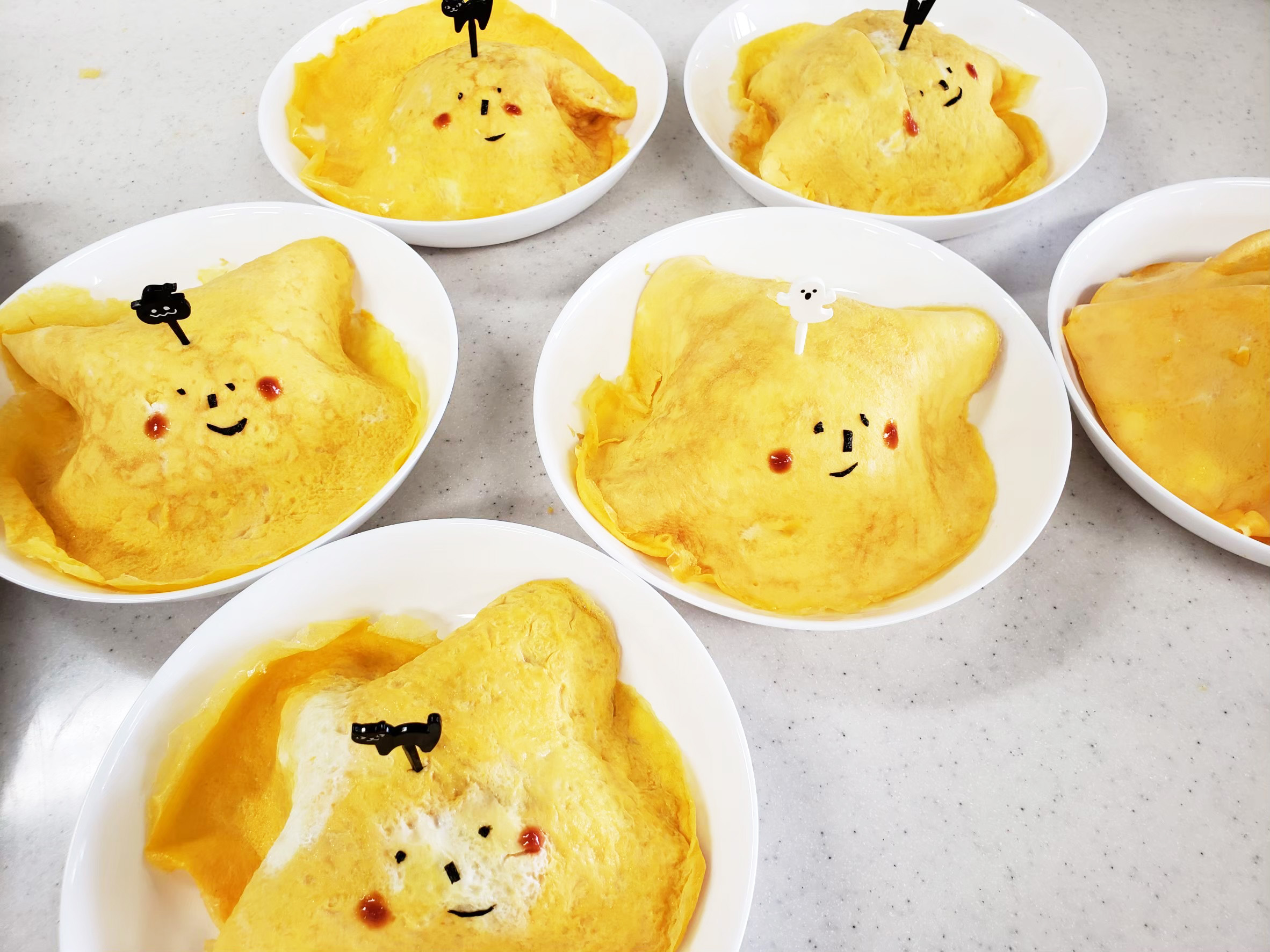 ニコニコ顔のオムライス
